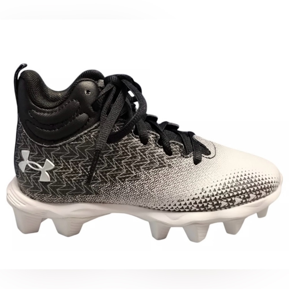 Under Armour Spotlight Franchise 3.0 JR RM Football Cleats Black & White Sz 3.5